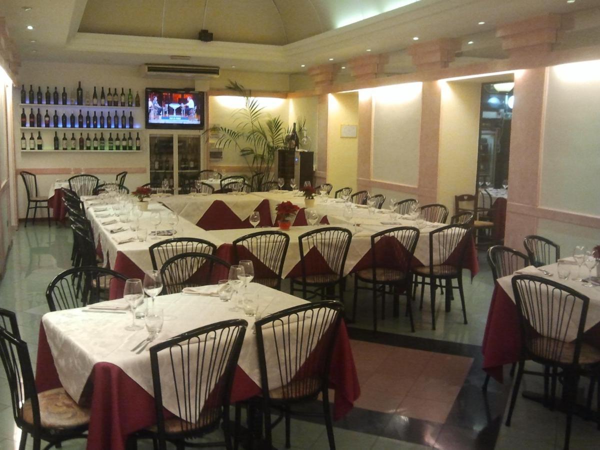 Hotel Villa Robinia Genzano di Roma Exterior photo