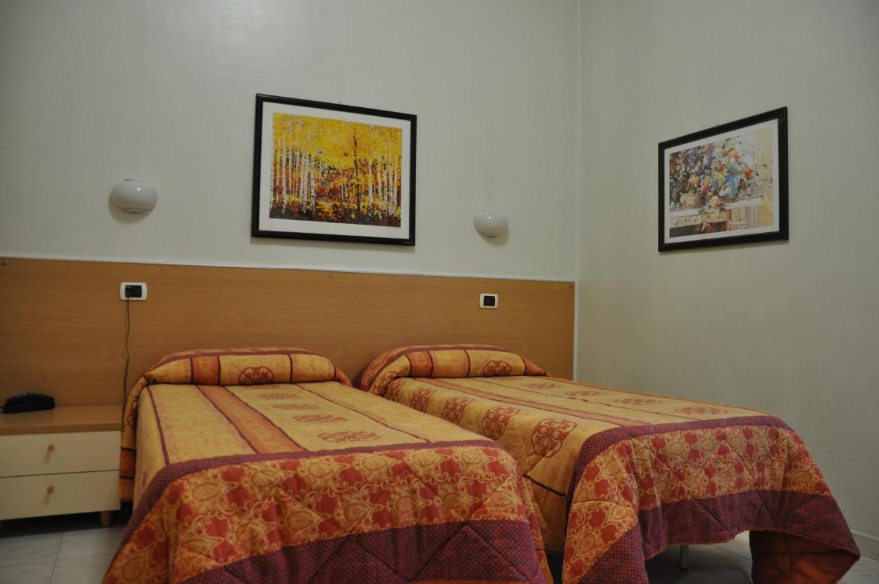 Hotel Villa Robinia Genzano di Roma Exterior photo