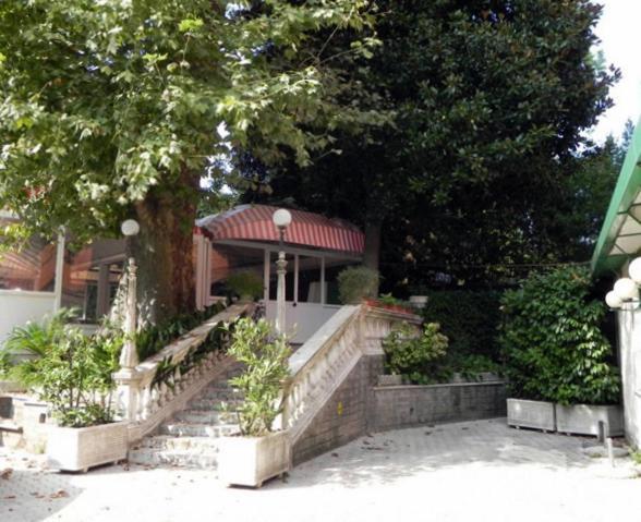 Hotel Villa Robinia Genzano di Roma Exterior photo