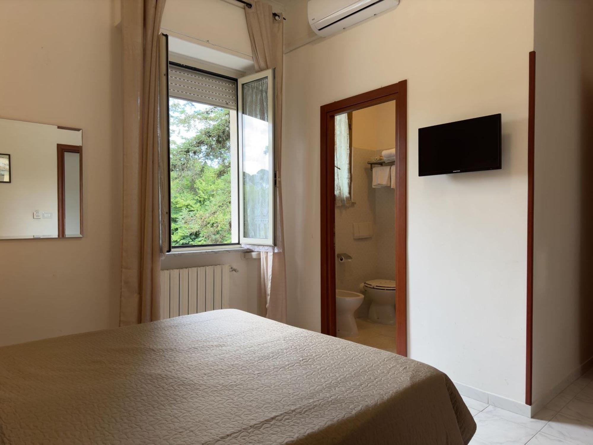 Hotel Villa Robinia Genzano di Roma Exterior photo