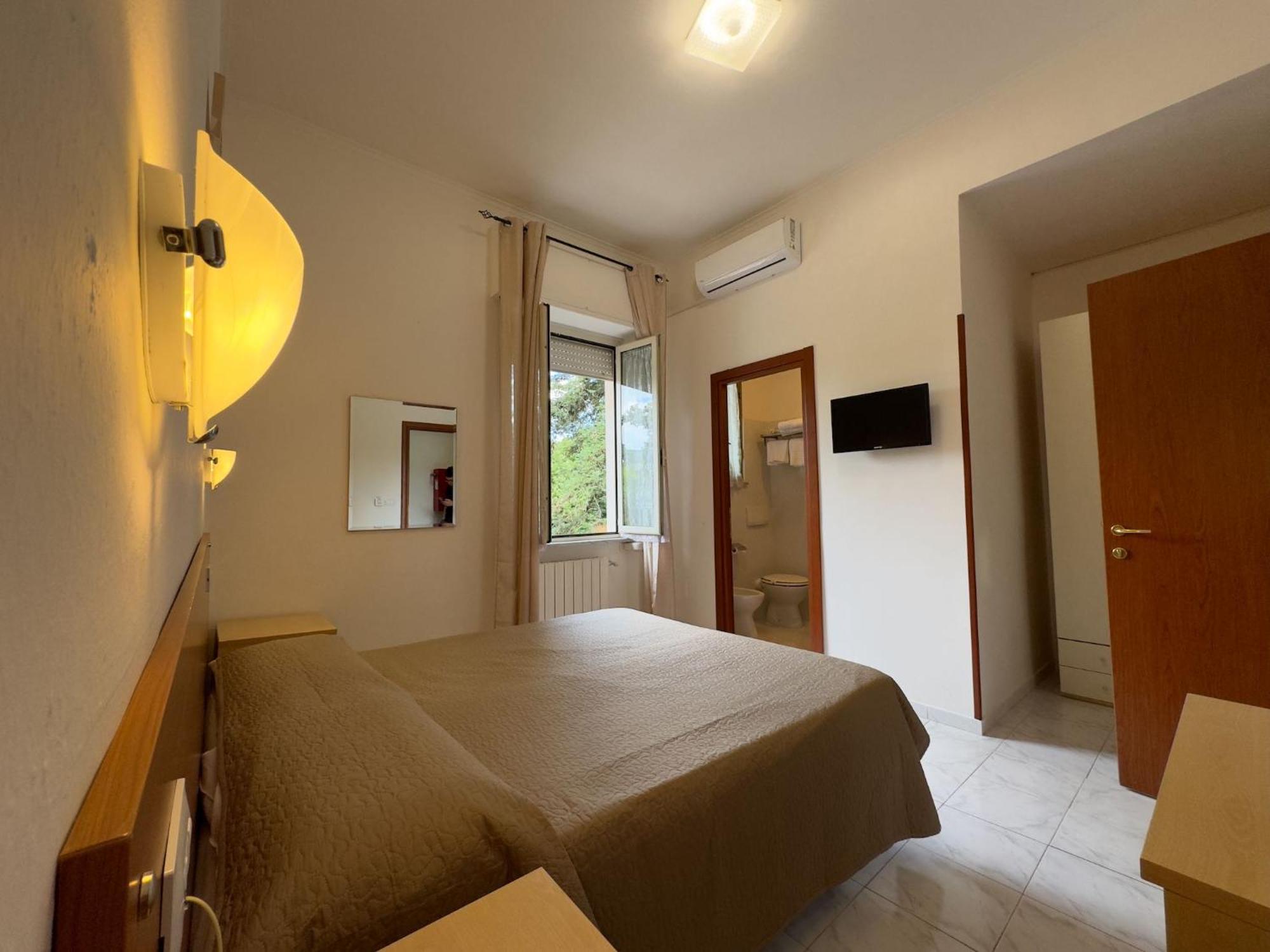 Hotel Villa Robinia Genzano di Roma Exterior photo