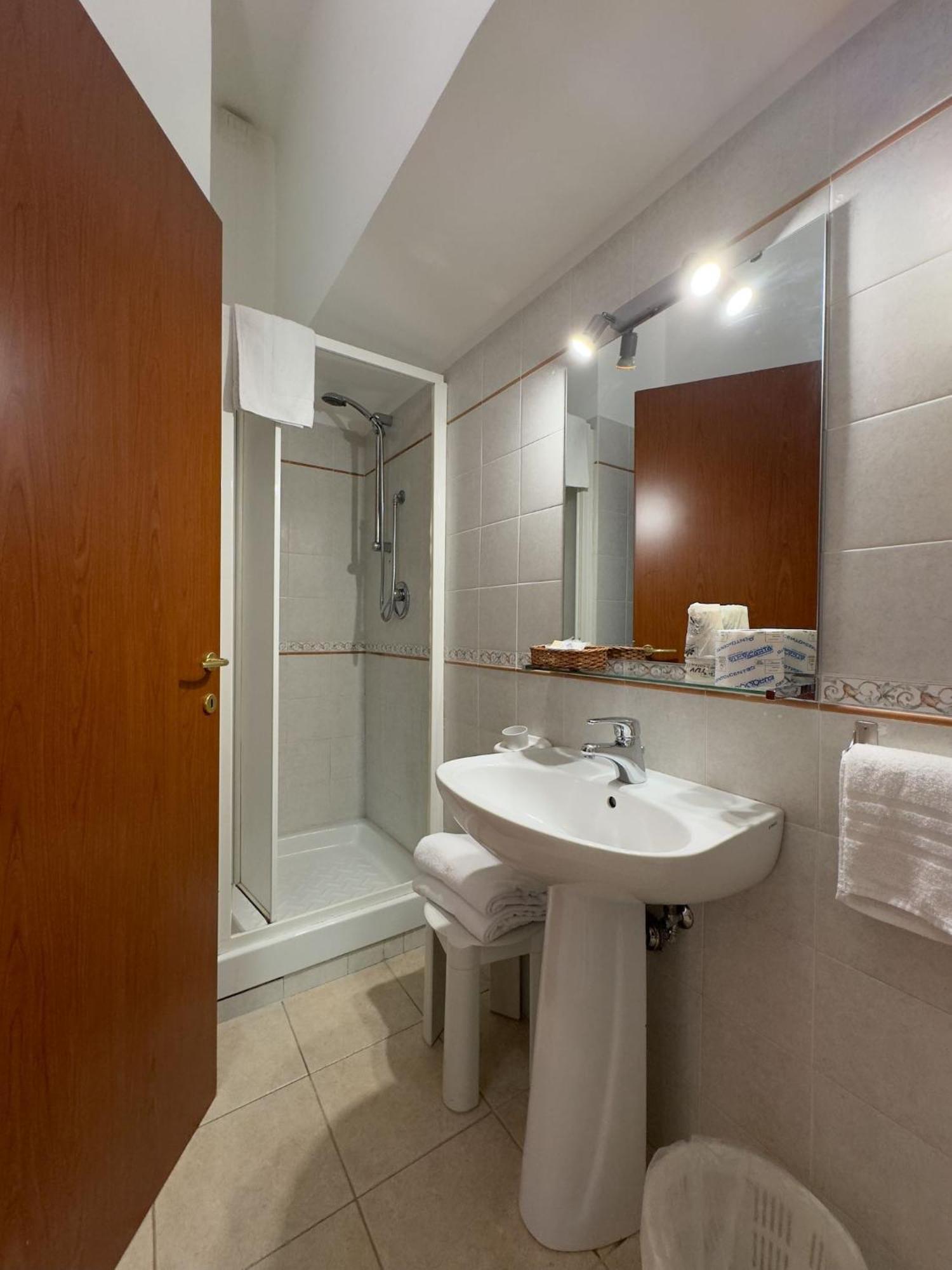 Hotel Villa Robinia Genzano di Roma Exterior photo