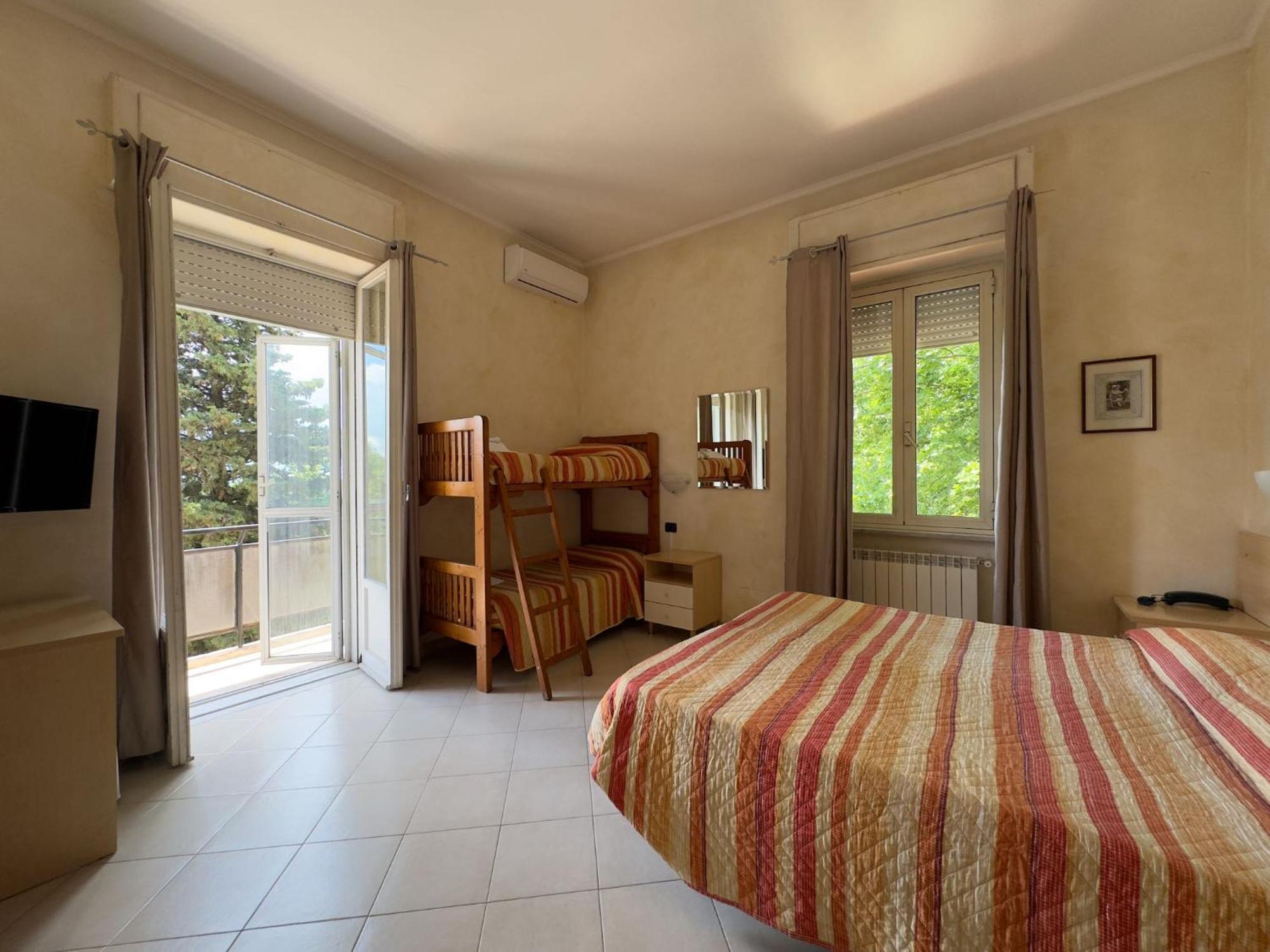 Hotel Villa Robinia Genzano di Roma Exterior photo