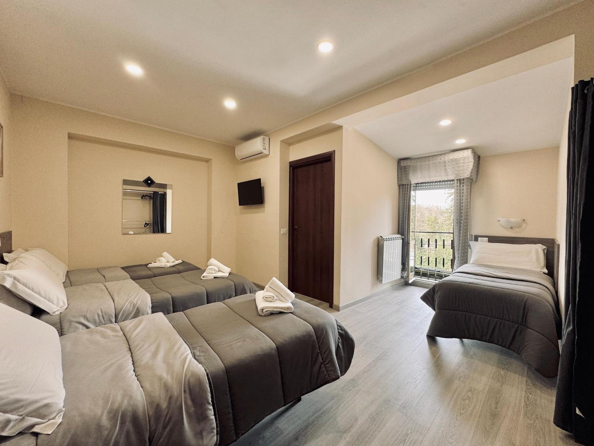 Hotel Villa Robinia Genzano di Roma Exterior photo