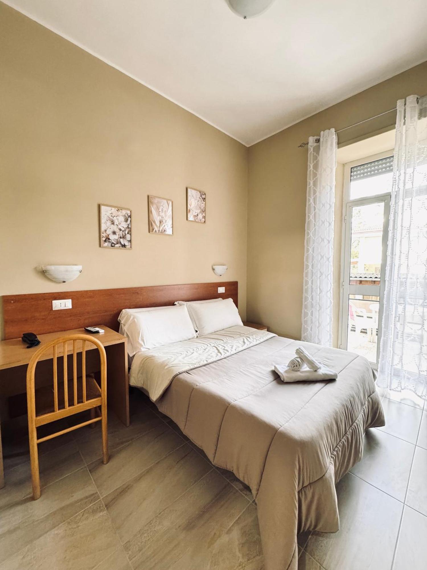 Hotel Villa Robinia Genzano di Roma Exterior photo