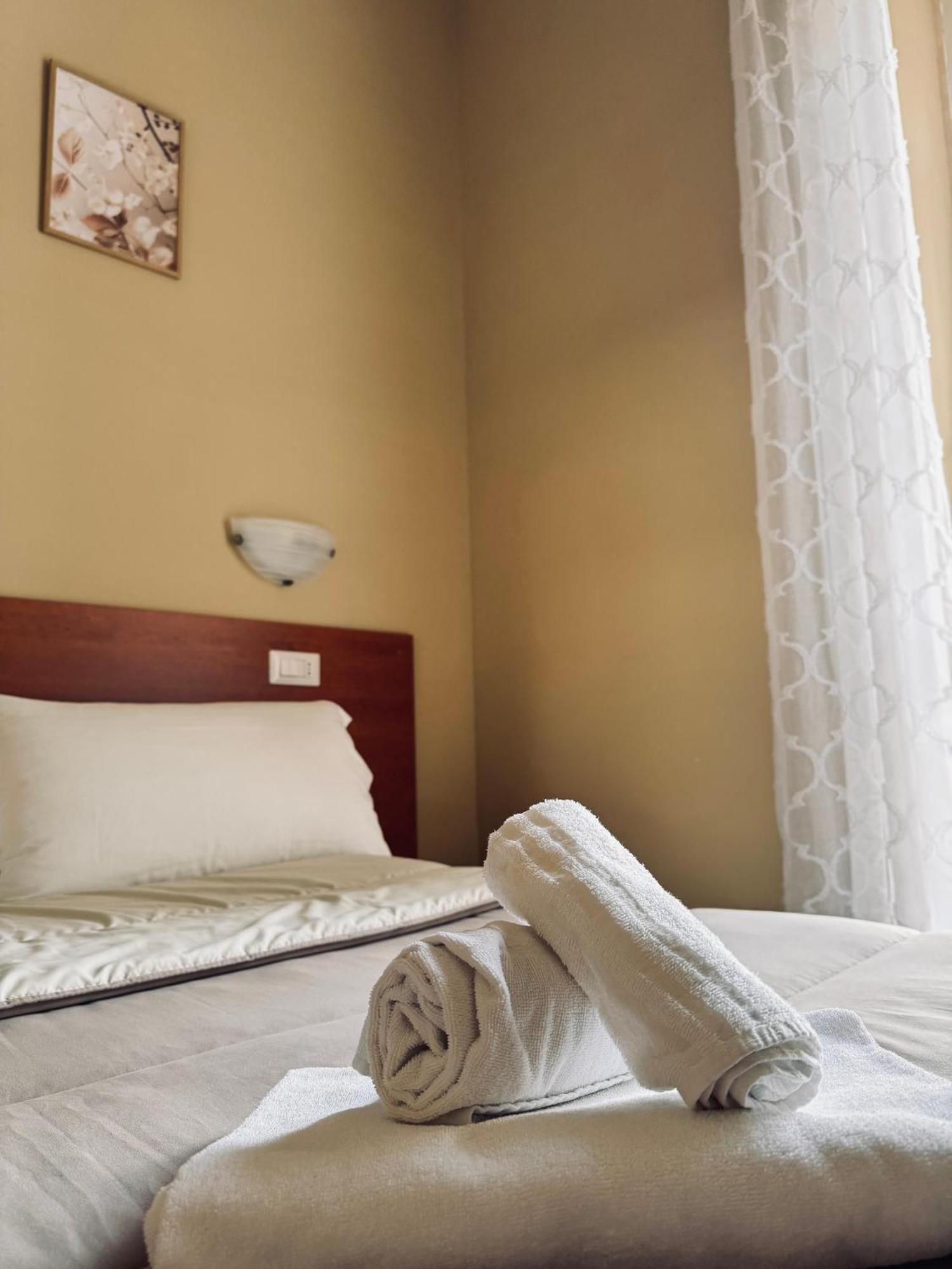Hotel Villa Robinia Genzano di Roma Exterior photo