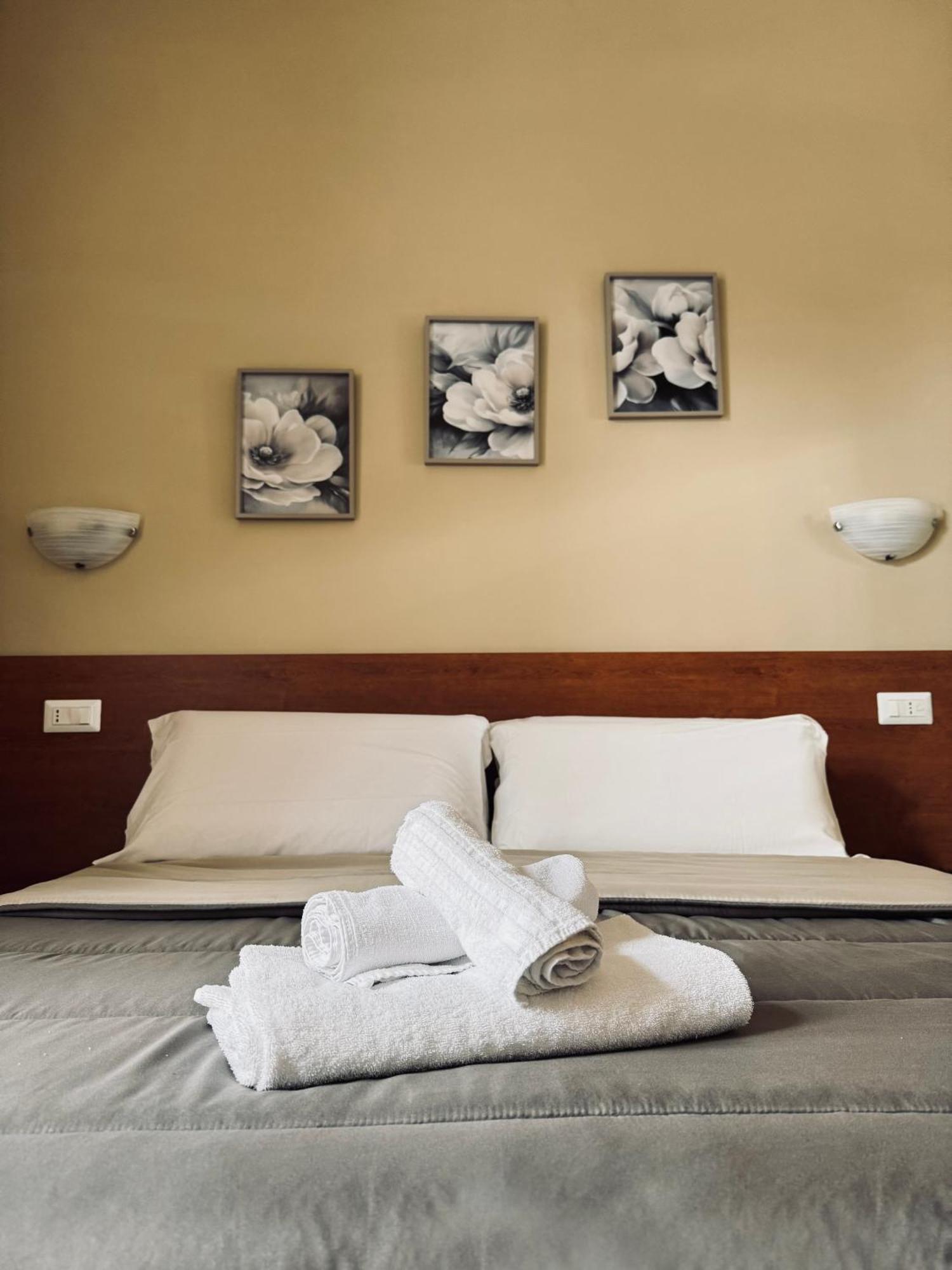 Hotel Villa Robinia Genzano di Roma Exterior photo
