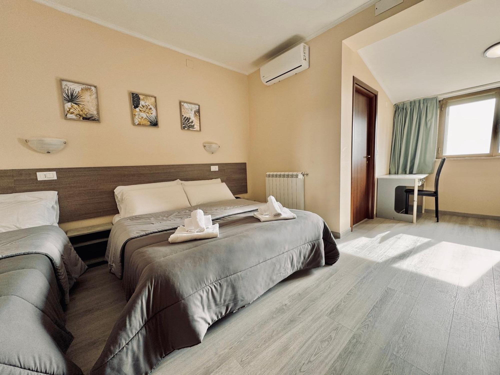 Hotel Villa Robinia Genzano di Roma Exterior photo