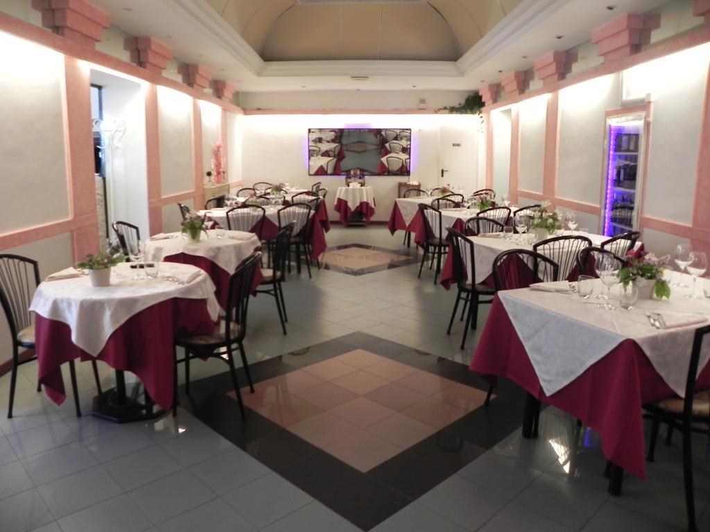 Hotel Villa Robinia Genzano di Roma Exterior photo