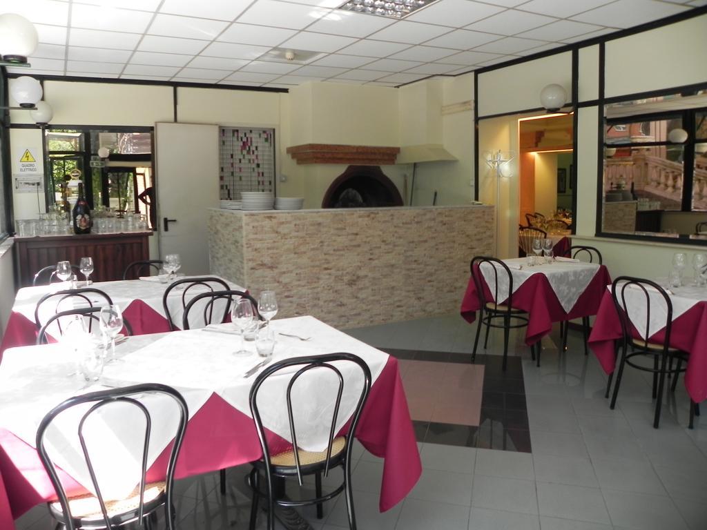 Hotel Villa Robinia Genzano di Roma Exterior photo