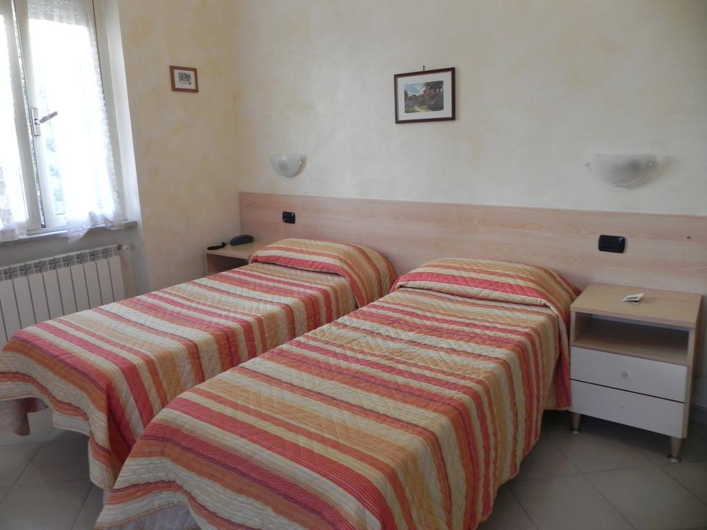 Hotel Villa Robinia Genzano di Roma Room photo