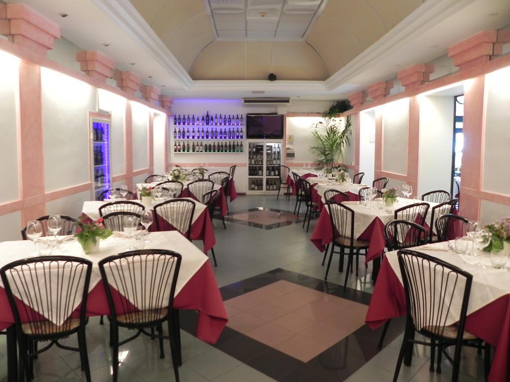 Hotel Villa Robinia Genzano di Roma Exterior photo
