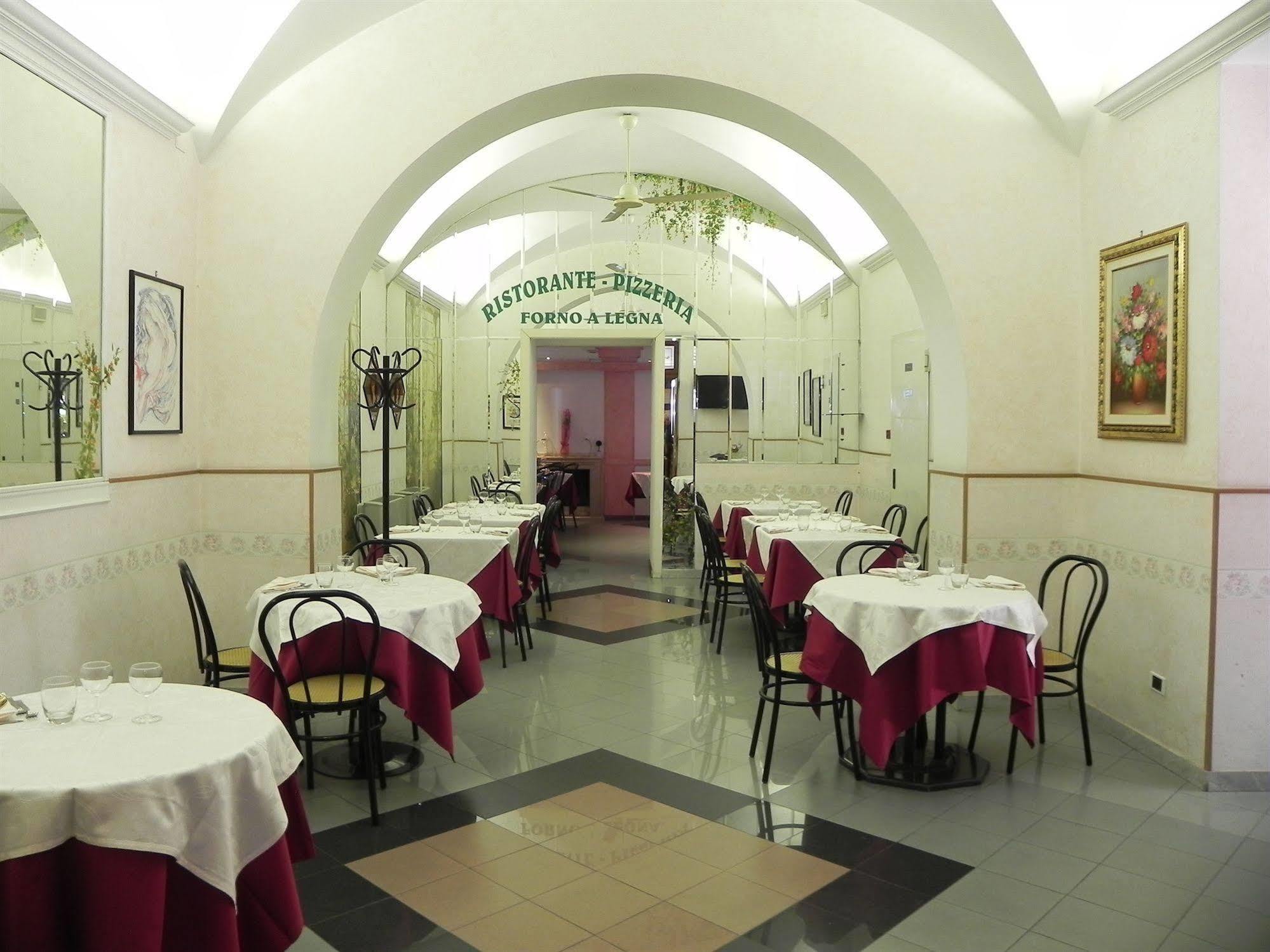 Hotel Villa Robinia Genzano di Roma Exterior photo