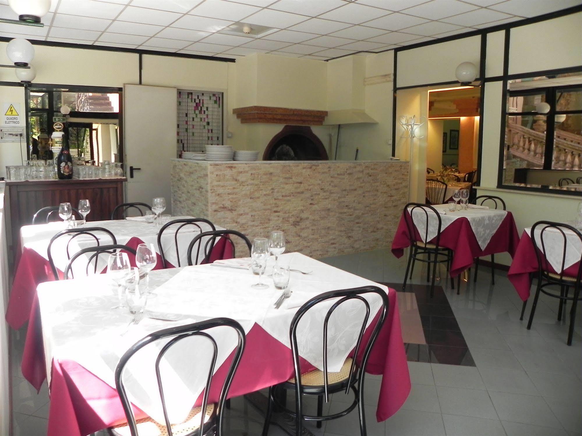Hotel Villa Robinia Genzano di Roma Exterior photo
